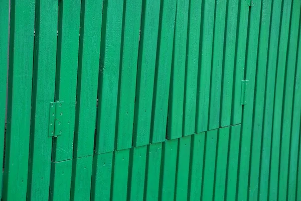 Fundo Verde Uma Cerca Velha Placa Madeira — Fotografia de Stock