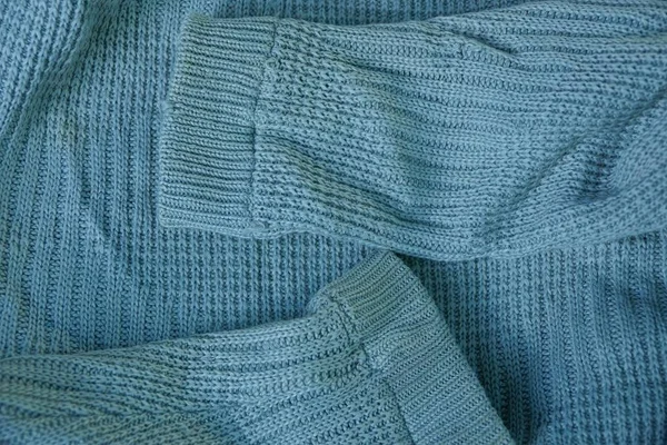 古い服の一部に2つの灰色のウールの袖 — ストック写真
