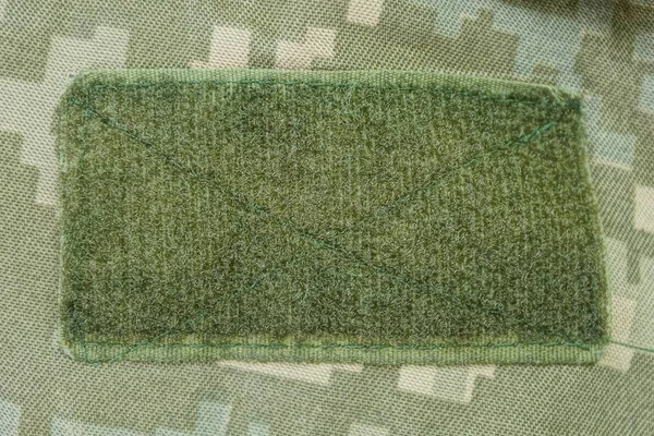 Длинный Зеленый Липучка Пятнистой Военной Одежде — стоковое фото