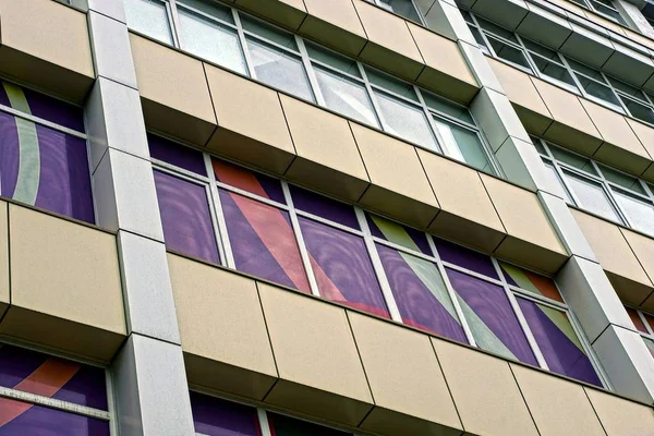 Parte Pared Moderno Edificio Varios Pisos Con Ventanas —  Fotos de Stock