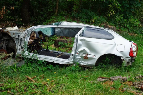 Rahmen Eines Grauen Zerlegten Autos Gras — Stockfoto