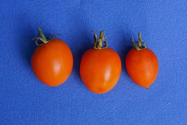 Three Red Fresh Tomatoes Lie Blue Table — Stock Photo, Image