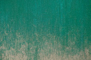 Gri kumda demir duvarın bir kısmı