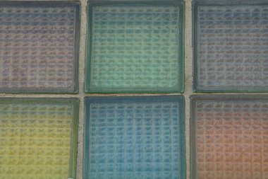 duvarda kareler satır renkli cam doku