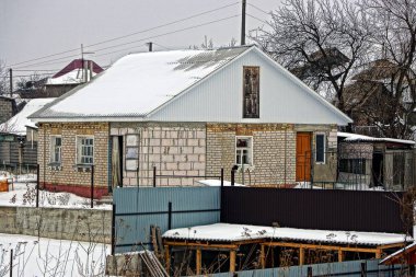 kar da bahçesinde özel kırsal ev