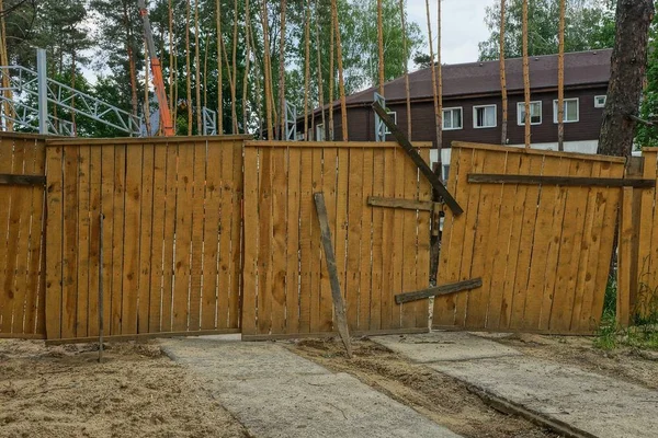 Altes Braunes Holztor Der Straße — Stockfoto