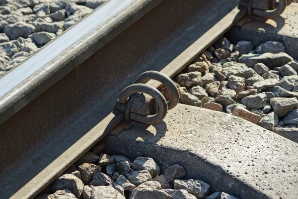 Parte Del Ferrocarril Con Rieles Hierro Gris Traviesas Hormigón — Foto de Stock