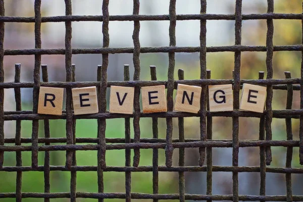 Word Revenge Wooden Letters Rusty Brown Metal Grate — Stock Photo, Image