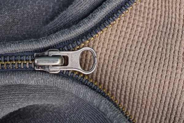 Metallreißverschluss Einem Graubraunen Stoff Aus Einem Kleidungsstück — Stockfoto