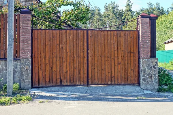 One Large Closed Wooden Gate Made Brown Planks Rural Street — Stock fotografie