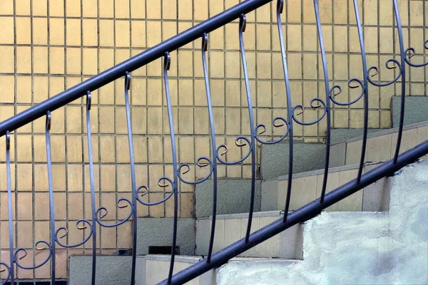 Black Iron Handrails Forged Pattern Stairs White Concrete Steps Brown — Stock Fotó