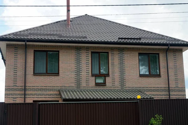 Facade Brown Private Brick House Row Windows Tiled Roof Metal — Zdjęcie stockowe