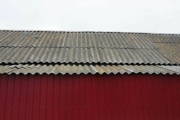 Gray Slate Roof Private House Red Metal Fence Sky — Zdjęcie stockowe