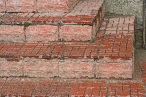 Stenen Textuur Van Bruine Betonnen Treden Met Natte Tegels Straat — Stockfoto