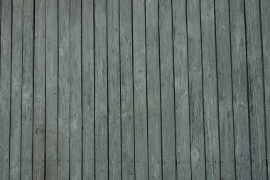 Caddedeki çit duvarındaki gri ince tahtaların ahşap dokusu.