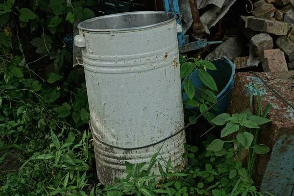 One Old Gray Metal Washing Machine Stands Street Green Grass — Stock Photo, Image