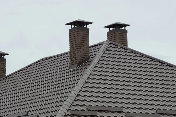 Brown Tiled Roof Private House Brick Chimneys Gray Sky — Stock Photo, Image