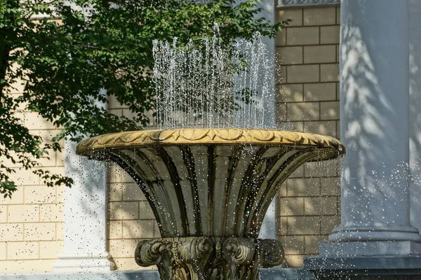 One Brown Stone Fountain Splashes White Water Street — Stock Photo, Image