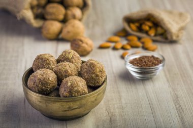 Keten tohumu pinni - punjabi bir tatlı