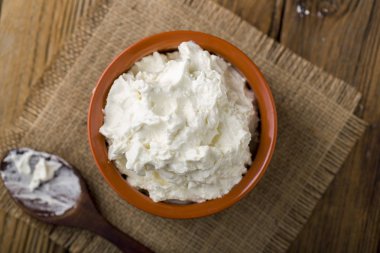 Ev yapımı beyaz tereyağı