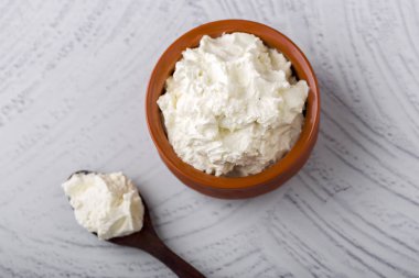 Ev yapımı beyaz tereyağı