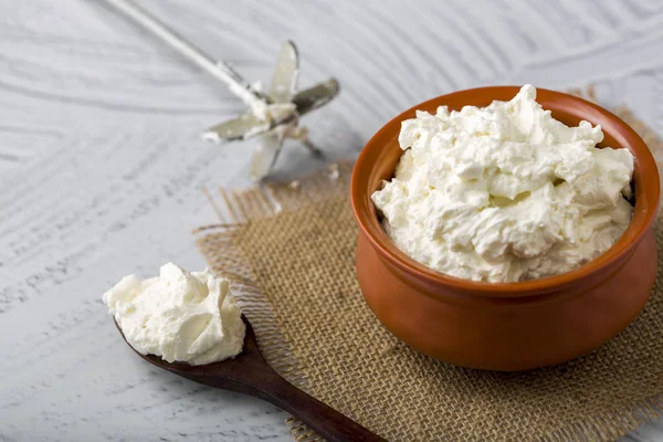 Ev yapımı beyaz tereyağı