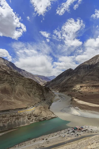 Leh ve Ladakh'ta nehirlerin birleşmesi, Hindistan
