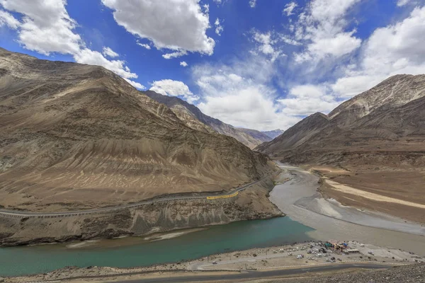 Leh ve Ladakh'ta nehirlerin birleşmesi, Hindistan