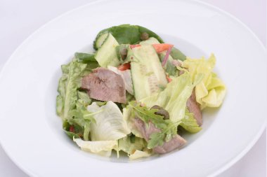 kabak çekirdeği, yeşillik ve haşlanmış bebek dana ile taze salata. hafif öğle yemeği. sağlıklı yaşam tarzı