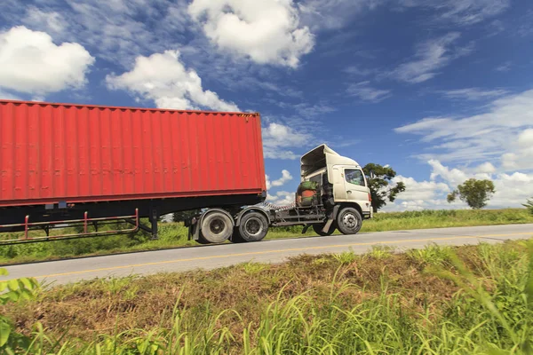 Camión Rojo Carretera Bajo Cielo Azul — Foto de Stock