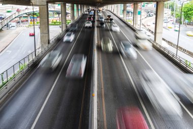 Hareket bulanıklığı araba şehir de yol