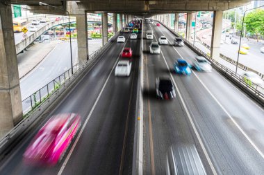 Hareket bulanıklığı araba şehir de yol