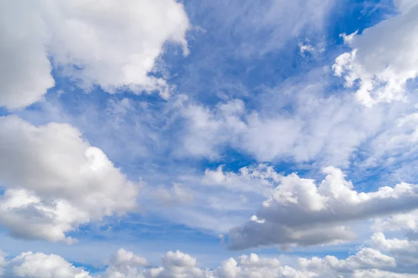 Nuages Blancs Dans Ciel Bleu — Photo