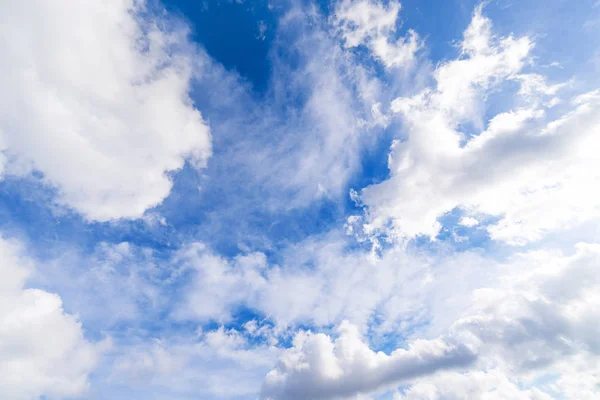 Weiße Wolken Blauen Himmel — Stockfoto