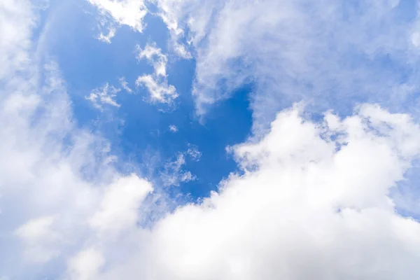 Weiße Wolken Blauen Himmel — Stockfoto