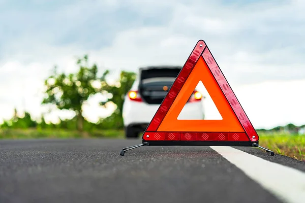 Problémy Auto Červený Trojúhelník Varování Znamení Cestě — Stock fotografie