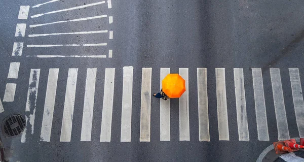 Foto Aerea Vista Dall Alto Persone Piedi Sulla Strada Della — Foto Stock