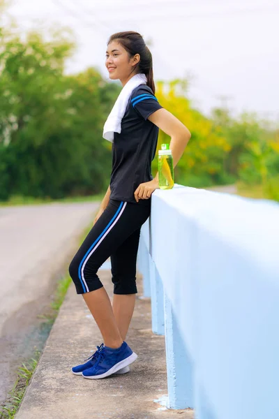 Retrato Una Hermosa Chica Ropa Deportiva Corriendo Saludable Entrenamiento Mujer — Foto de Stock