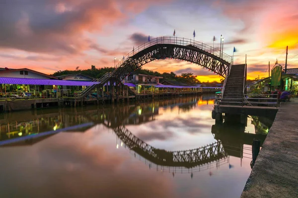 Bro Över Kanalen Lantlig Med Sunset Bakgrund — Stockfoto