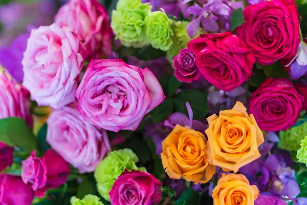 Mezcla Rosas Multicolores Decoración Floral Flores Coloridas Boda Fondo — Foto de Stock