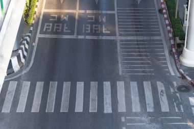 Şehir sokak ve yaya geçidi