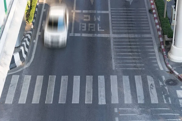 Пішохідний Перехід Автомобіля Зайнятий Міській Вулиці Автомобілів Русі Розмиття Пішохідний — стокове фото