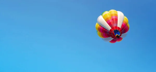 Ballon Blauen Himmel — Stockfoto