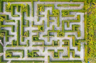 Havadan fotoğraf üst görünüm orta irtifa labirent yeşil park g