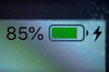 85 % Arka planda şarj mobil akıllı telefonlar