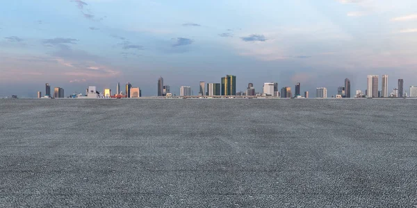 Piso de concreto vazio panorâmico e horizonte com edifícios — Fotografia de Stock