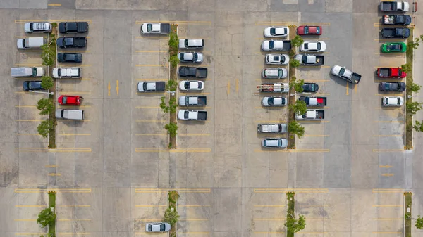 La vista dall'alto del parcheggio occupato con i droni — Foto Stock