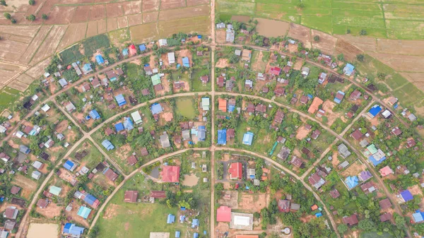 使用无人机拍摄的圆形村庄的鸟顶视图 — 图库照片