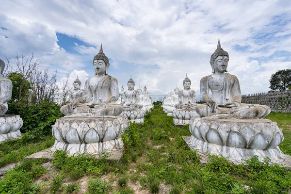 Witte Boeddha in thailand — Stockfoto