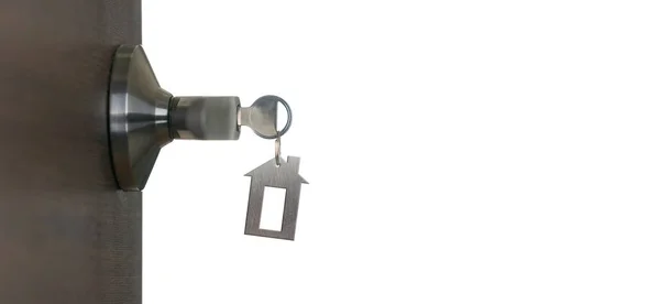 Öppen dörr hemma med nyckel i nyckelhål isolat på vit backgroun — Stockfoto